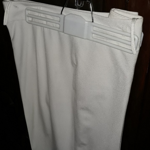 Tahari (off white) two peice suit size 12 - Picture 6 of 7
